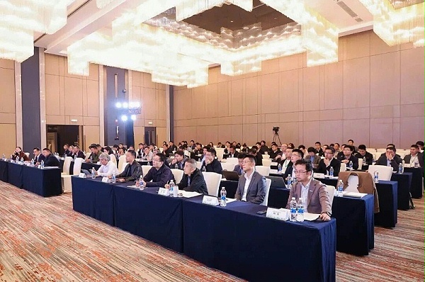 玉龙环保：无人驾驶与环卫机器人专业委员会成立大会现场