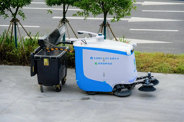 玉龙环保：成都市首个多元化场景的无人环卫清扫示范项目投用
