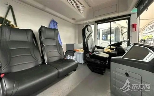 像公交车一样的垃圾清运车2