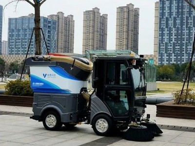 首辆无人驾驶扫路车投入使用，苏州市开启“智能扫地”保洁新模式