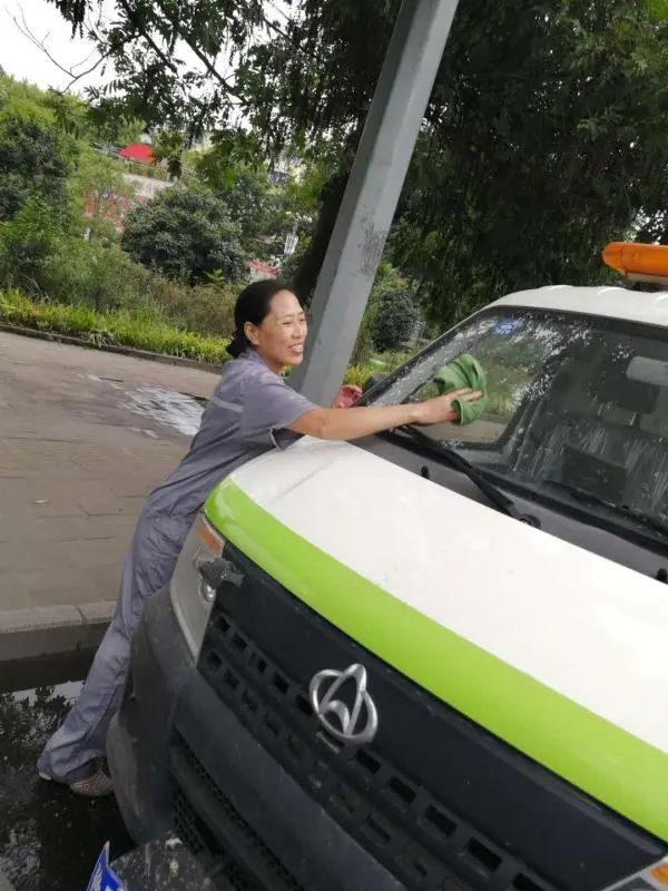 1环卫工人-路俊霞